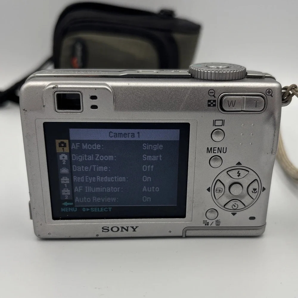 Sony DSC-W5 Cyber-shot 5.1MP 3x Optical Zoom Digital Camera W/ Case Works NO SD